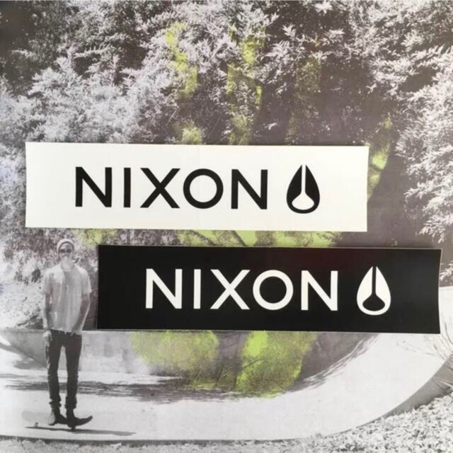 NIXON(ニクソン)のNIXONニクソンUS限定BIGボックスロゴステッカーホワイト＆ブラックSET スポーツ/アウトドアのスポーツ/アウトドア その他(スケートボード)の商品写真