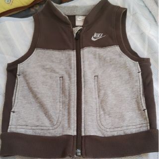 ナイキ(NIKE)のナイキ　サイズ100　ベスト(ジャケット/上着)