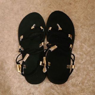 テバ(Teva)のテバ　黒ゴールド　サンダル(サンダル)