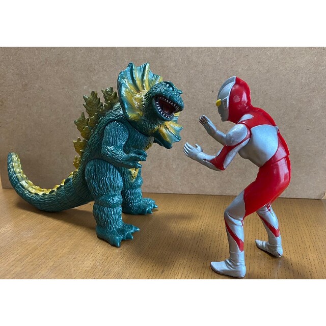 ウルトラマン、ジラース怪獣