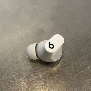 ビーツバイドクタードレ(Beats by Dr Dre)のBeats Studio Buds White 左耳(ヘッドフォン/イヤフォン)