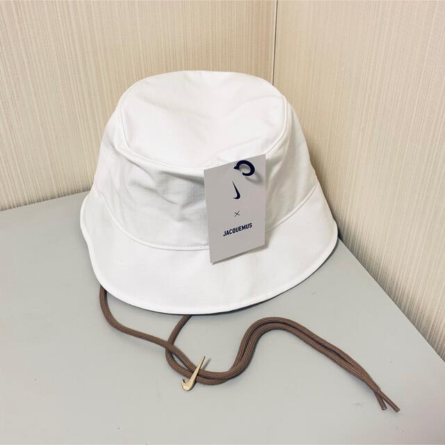 NIKE(ナイキ)のJACQUEMUS X Nike バケットハット M/L レディースの帽子(ハット)の商品写真