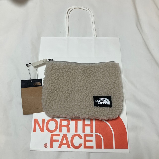 THE NORTH FACE(ザノースフェイス)の新品　ノースフェイス　ポーチ レディースのファッション小物(ポーチ)の商品写真