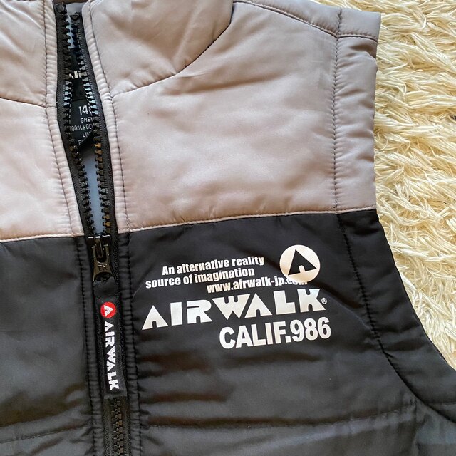 AIRWALK(エアウォーク)の【美品】エアウォーク　中綿ポリエステル　ダウン　ベスト　ジャケット　スケーター キッズ/ベビー/マタニティのキッズ服男の子用(90cm~)(ジャケット/上着)の商品写真