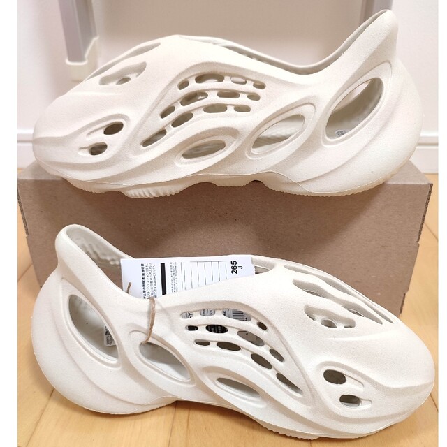 最新な - YEEZY Foam Runner Sandイージーフォームランナー サンド