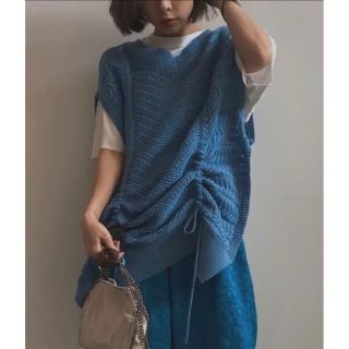 新品タグ付きAMERI 2WAY SHIRRING KNIT VEST ブルー