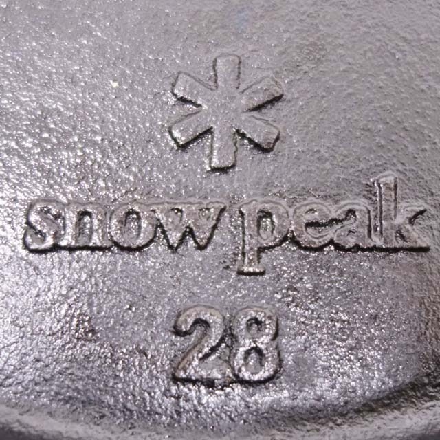 Snow Peak(スノーピーク)の廃盤 希少 スノーピーク snowpeak 南部鉄器 和鉄28 ダッチオーブン ファイヤーサイドグローブ リフター 収納バッグ 付き キャンプ アウトドア スポーツ/アウトドアのアウトドア(調理器具)の商品写真