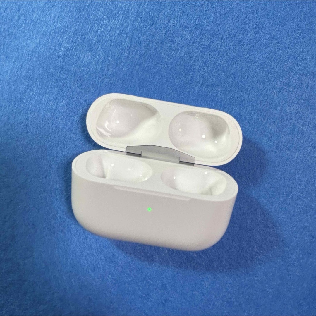 Apple(アップル)のAirPods Pro　本体　充電ケース　第一世代　エアーポッツプロ　A2190 スマホ/家電/カメラのオーディオ機器(ヘッドフォン/イヤフォン)の商品写真