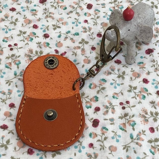 ※少し傷あり★オレンジブラウン★コインが入る本革のキーホルダー ハンドメイド