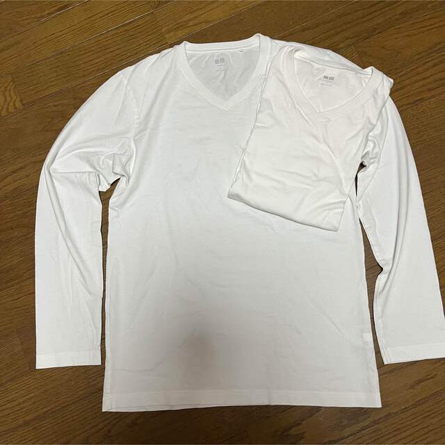 UNIQLO(ユニクロ)のVネック ロンT 2枚 ユニクロ S/M スーピマコットン メンズのトップス(Tシャツ/カットソー(七分/長袖))の商品写真