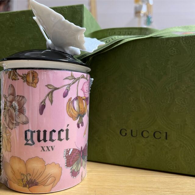 GUCCI フローラ プリント ミディアム キャンドル、インベンタムの香り