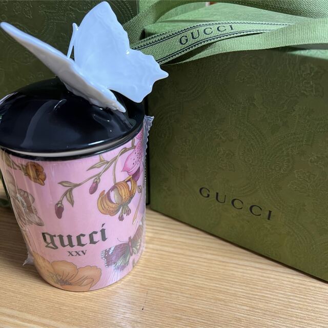 GUCCI フローラ プリント ミディアム キャンドル、インベンタムの香り