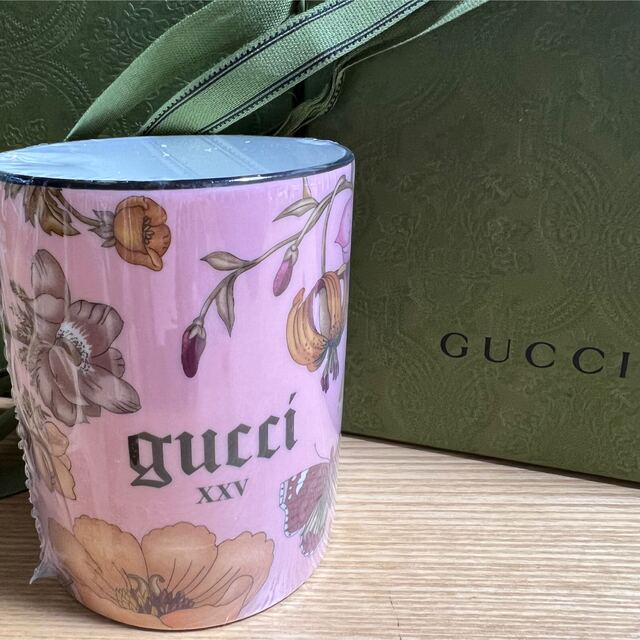 GUCCI フローラ プリント ミディアム キャンドル、インベンタムの香り