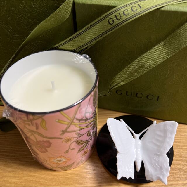 GUCCI フローラ プリント ミディアム キャンドル、インベンタムの香り