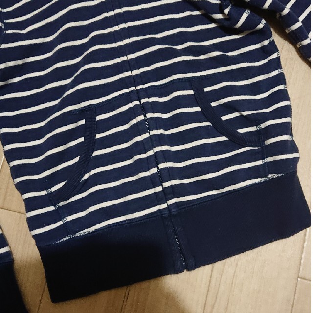 UNIQLO(ユニクロ)のUSEDユニクロキッズ／ボーダーパーカー140 キッズ/ベビー/マタニティのキッズ服男の子用(90cm~)(ジャケット/上着)の商品写真