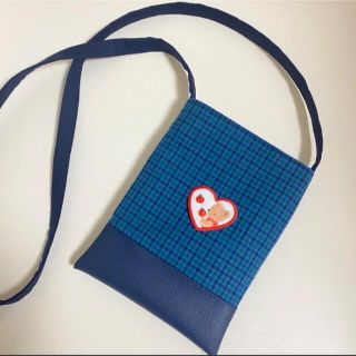 ハンドメイド  スマホポシェット♡ ファミリアチェック♡  ワッペン付き(ポシェット)