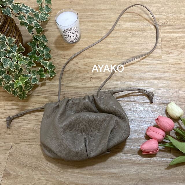 AYAKO　アヤコ　レザー巾着バッグ　ショルダーバッグ　斜めがけポシェット　美品