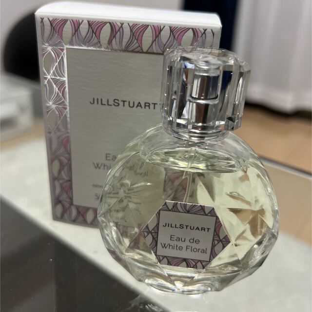 JILLSTUART(ジルスチュアート)のJILLSTUART オード　ホワイトフローラル コスメ/美容の香水(香水(女性用))の商品写真