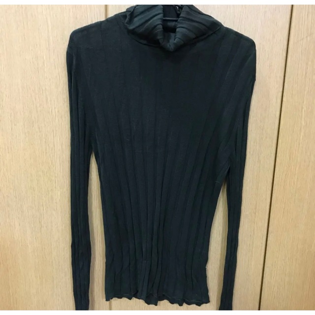 ZARA(ザラ)の美品　ZARA ザラ　XL  カーキ色　ハイネック　薄手ニット レディースのトップス(ニット/セーター)の商品写真