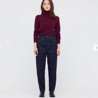 ユニクロ(UNIQLO)のユニクロ　ペグトップハイライズジーンズ　69 NAVY　26（66センチ）(デニム/ジーンズ)