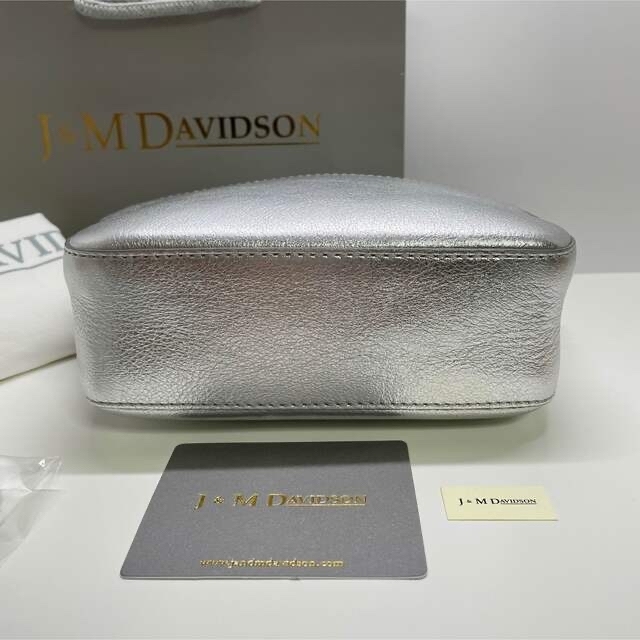 J&M DAVIDSON(ジェイアンドエムデヴィッドソン)の人気‼️美品★J&M DAVIDSON  トップハンドル ぺブル ミニ シルバー レディースのバッグ(ショルダーバッグ)の商品写真