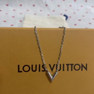 LOUIS VUITTON - 超美品★ルイヴィトン 人気エセンシャルVネックレス ゴールド ほぼ未使用!