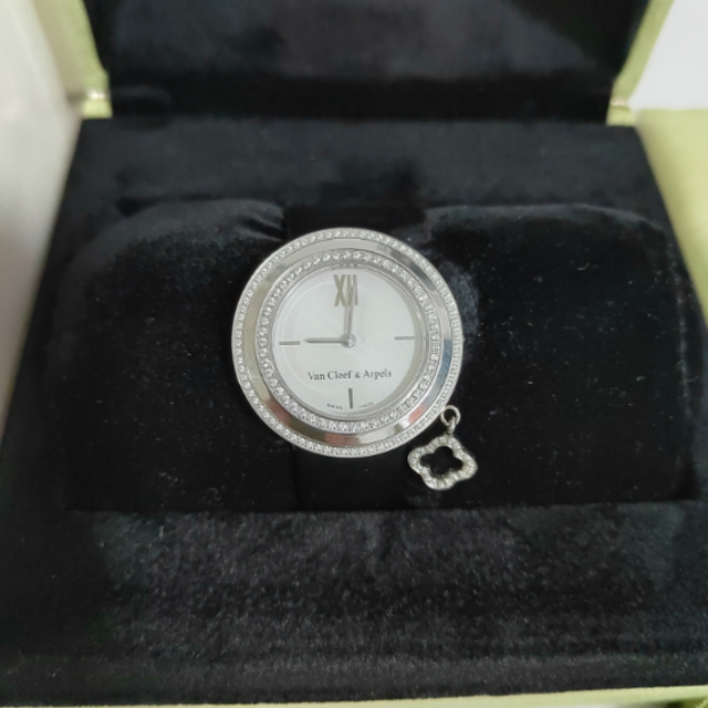 Van Cleef & Arpels - 美品 ヴァンクリーフ&アーペル チャーム ダイヤ 腕時計