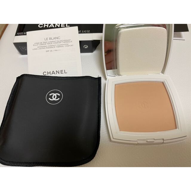 CHANEL(シャネル)の専用品　　シャネル ル ブラン コンパクト ラディアンス 20 ベージュ 12g コスメ/美容のベースメイク/化粧品(ファンデーション)の商品写真