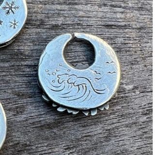 シルバー 太陽と月のフープピアス 伊勢谷友介さんが出してます シルバー 太陽と月のフープピアス 伊勢谷友介さんが出してます