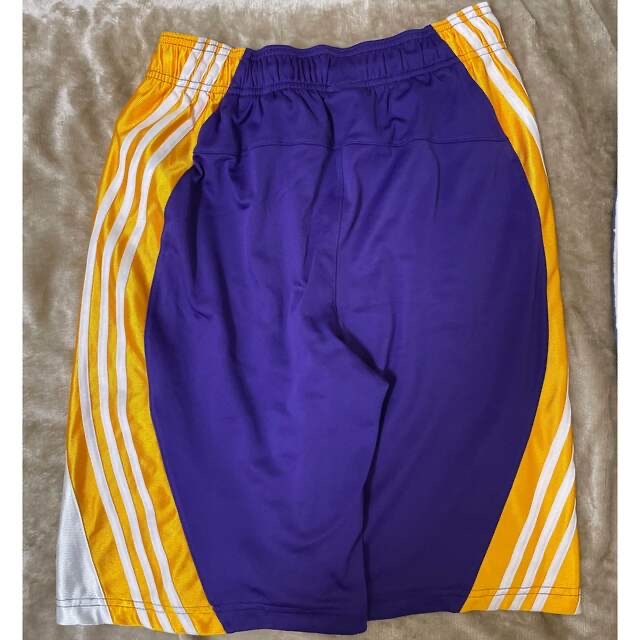 MITCHELL & NESS(ミッチェルアンドネス)のLakers パンツ コービーブライアント バスパン スポーツ/アウトドアのスポーツ/アウトドア その他(バスケットボール)の商品写真