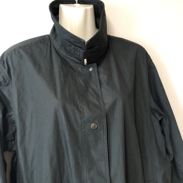 UNIQLO(ユニクロ)のUNIQLO ユニクロＵ　ライトロングコート　黒　美品　オシャレ レディースのジャケット/アウター(ロングコート)の商品写真