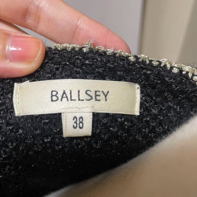 Ballsey(ボールジィ)のボールジィ ライン が 綺麗な ノーカラー ジャケット 上品 オフィス デート レディースのジャケット/アウター(ノーカラージャケット)の商品写真