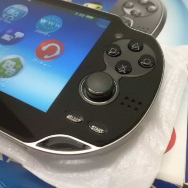 PlayStation Vita(プレイステーションヴィータ)のPSVITA PCH-1100 エンタメ/ホビーのゲームソフト/ゲーム機本体(携帯用ゲーム機本体)の商品写真