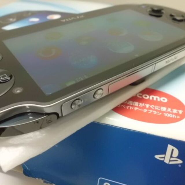 PlayStation Vita(プレイステーションヴィータ)のPSVITA PCH-1100 エンタメ/ホビーのゲームソフト/ゲーム機本体(携帯用ゲーム機本体)の商品写真