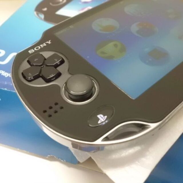 PlayStation Vita(プレイステーションヴィータ)のPSVITA PCH-1100 エンタメ/ホビーのゲームソフト/ゲーム機本体(携帯用ゲーム機本体)の商品写真