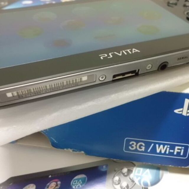PlayStation Vita(プレイステーションヴィータ)のPSVITA PCH-1100 エンタメ/ホビーのゲームソフト/ゲーム機本体(携帯用ゲーム機本体)の商品写真