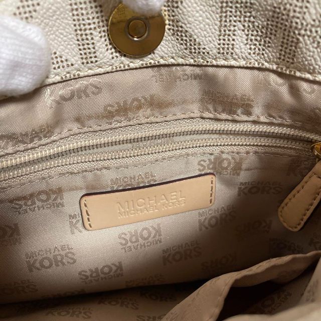 Michael Kors(マイケルコース)のマイケルコース　ホワイト　お洒落　ショルダーバック　　白 レディースのバッグ(ショルダーバッグ)の商品写真