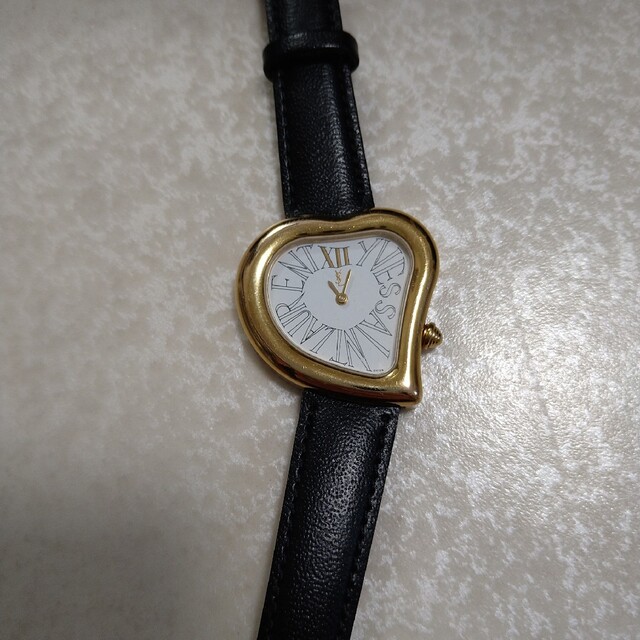 Yves Saint Laurent Beaute(イヴサンローランボーテ)のヴィンテージショップ購入 イヴサンローラン ハート 腕時計 稼働中 ゴールド×黒 レディースのファッション小物(腕時計)の商品写真