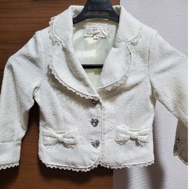 anyFAM(エニィファム)のジャケット　ホワイト　リボン　ビジュー キッズ/ベビー/マタニティのキッズ服女の子用(90cm~)(ドレス/フォーマル)の商品写真