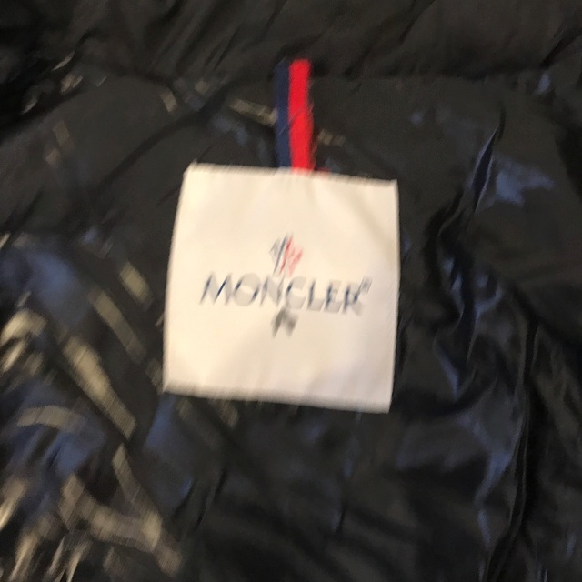 MONCLER  子供ジャンパー140センチ キッズ/ベビー/マタニティのキッズ服女の子用(90cm~)(ジャケット/上着)の商品写真