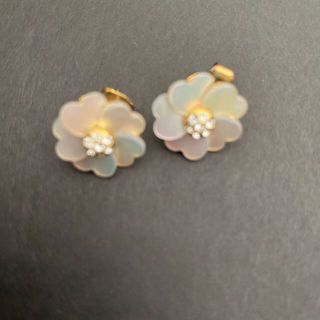 お花の可愛いピアス　ヴァンクリ好きな方にも、、、(ピアス)