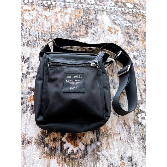 marimekko(マリメッコ)のmarimekko cash&carry ブラック レディースのバッグ(ショルダーバッグ)の商品写真