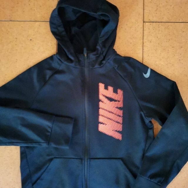 NIKE(ナイキ)のNIKE　スウェット　パーカー　DRI-FIT　Ｌ キッズ/ベビー/マタニティのキッズ服男の子用(90cm~)(ジャケット/上着)の商品写真