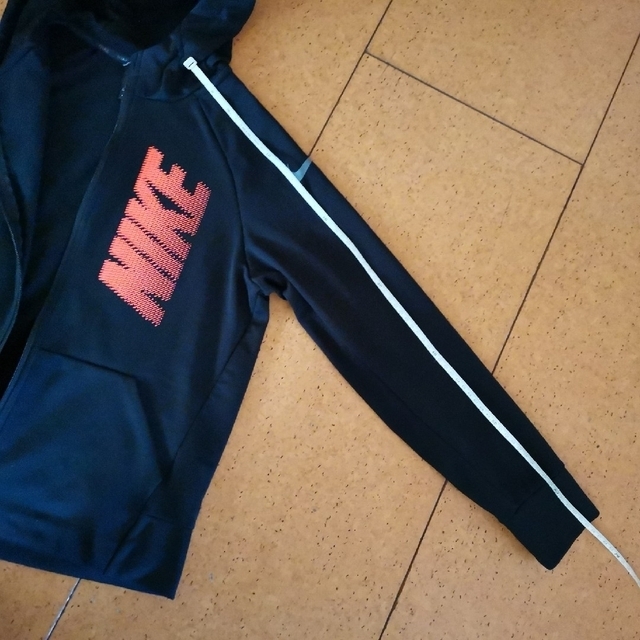 NIKE(ナイキ)のNIKE　スウェット　パーカー　DRI-FIT　Ｌ キッズ/ベビー/マタニティのキッズ服男の子用(90cm~)(ジャケット/上着)の商品写真