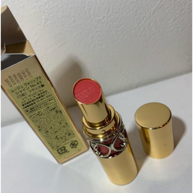 Yves Saint Laurent Beaute(イヴサンローランボーテ)のイヴ・サンローラン ルージュ ヴォリュプテ シャイン  No 43 コスメ/美容のベースメイク/化粧品(口紅)の商品写真