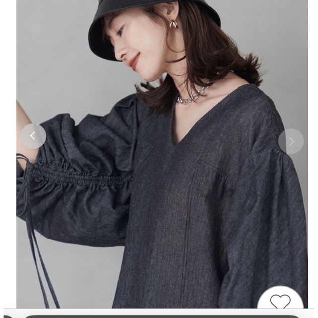 【emmi atelier】袖ギャザーワンピース