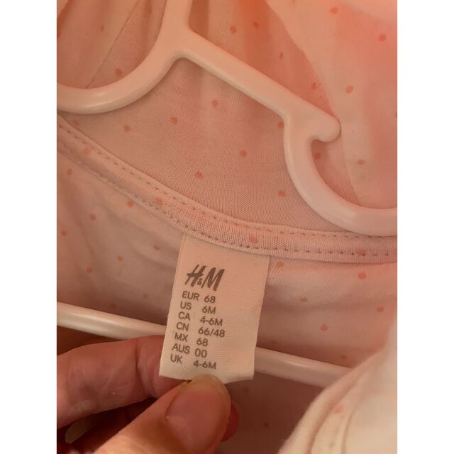 H&M(エイチアンドエム)の新品未使用  H&M babyクマちゃん　ピンクボアオールインワン　カバーオール キッズ/ベビー/マタニティのベビー服(~85cm)(カバーオール)の商品写真