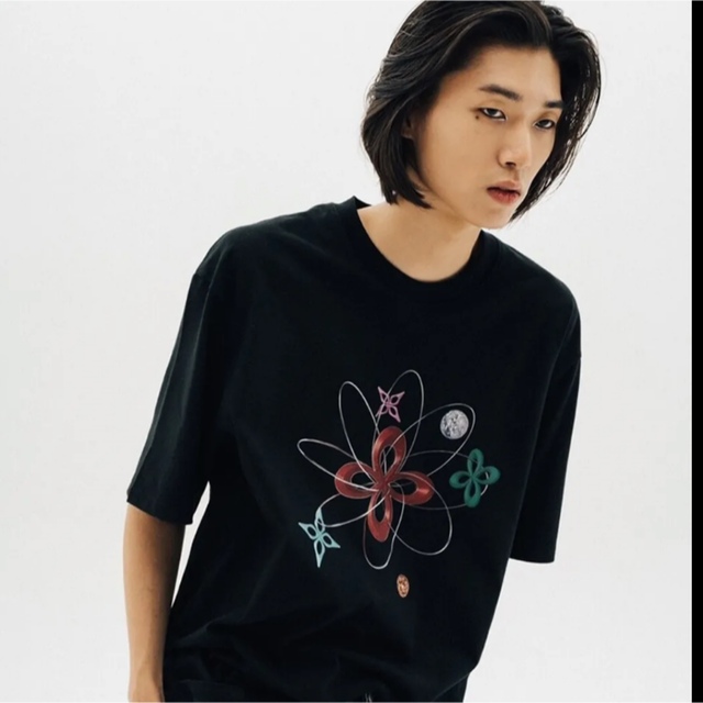 韓国surgery Clover universe Tシャツ