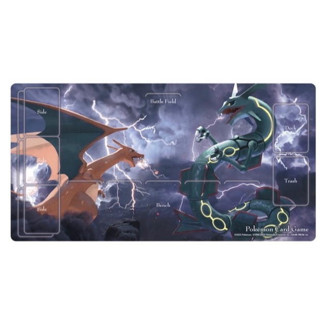 新品　ポケモンカードゲーム ラバープレイマット リザードンVSレックウザ  エンタメ/ホビーのトレーディングカード(カードサプライ/アクセサリ)の商品写真