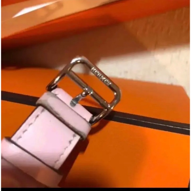 Hermes(エルメス)の【匿名配送】エルメス　アップルウォッチ　シリーズ4ドゥブルトゥール　ベルト付属! レディースのファッション小物(腕時計)の商品写真